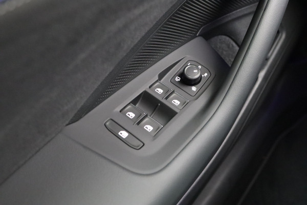 Volkswagen Passat Variant 1.5 eHybrid R-Line 272 PK PHEV, Panoramadak, Trekhaak, Black-Style, Head-Up, Massage