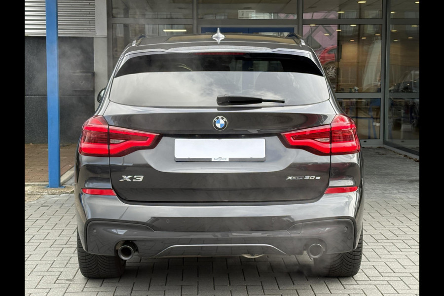 BMW X3 xDrive30e M Sport Plug-in Hybride | PHEV | Elek. Trekhaak | 20 inch | M pakket | Stoelverwarming | Shadowline Exterior | Adaptive Led verlichting | Hifi | Volledig digitaal instrumentenpaneel