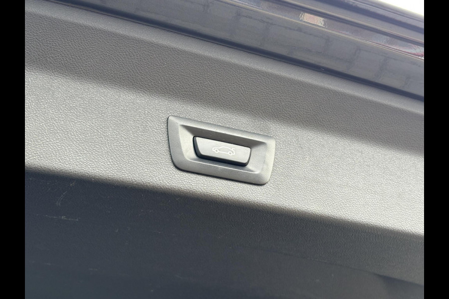 BMW X3 xDrive30e M Sport Plug-in Hybride | PHEV | Elek. Trekhaak | 20 inch | M pakket | Stoelverwarming | Shadowline Exterior | Adaptive Led verlichting | Hifi | Volledig digitaal instrumentenpaneel