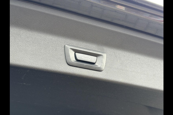 BMW X3 xDrive30e M Sport Plug-in Hybride | PHEV | Elek. Trekhaak | 20 inch | M pakket | Stoelverwarming | Shadowline Exterior | Adaptive Led verlichting | Hifi | Volledig digitaal instrumentenpaneel