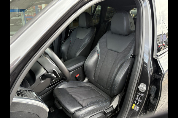 BMW X3 xDrive30e M Sport Plug-in Hybride | PHEV | Elek. Trekhaak | 20 inch | M pakket | Stoelverwarming | Shadowline Exterior | Adaptive Led verlichting | Hifi | Volledig digitaal instrumentenpaneel
