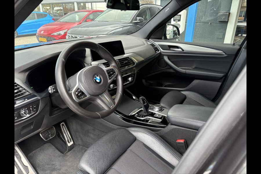 BMW X3 xDrive30e M Sport Plug-in Hybride | PHEV | Elek. Trekhaak | 20 inch | M pakket | Stoelverwarming | Shadowline Exterior | Adaptive Led verlichting | Hifi | Volledig digitaal instrumentenpaneel