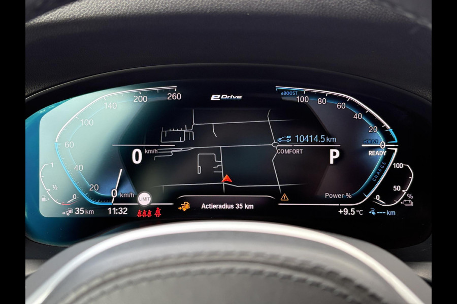 BMW X3 xDrive30e M Sport Plug-in Hybride | PHEV | Elek. Trekhaak | 20 inch | M pakket | Stoelverwarming | Shadowline Exterior | Adaptive Led verlichting | Hifi | Volledig digitaal instrumentenpaneel