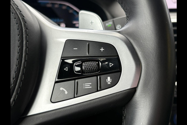 BMW X3 xDrive30e M Sport Plug-in Hybride | PHEV | Elek. Trekhaak | 20 inch | M pakket | Stoelverwarming | Shadowline Exterior | Adaptive Led verlichting | Hifi | Volledig digitaal instrumentenpaneel