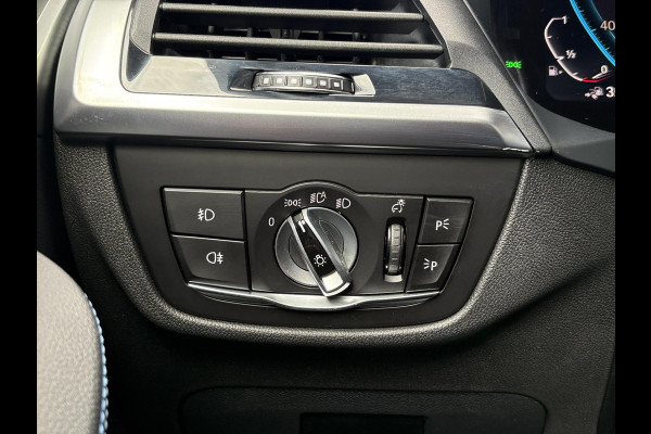 BMW X3 xDrive30e M Sport Plug-in Hybride | PHEV | Elek. Trekhaak | 20 inch | M pakket | Stoelverwarming | Shadowline Exterior | Adaptive Led verlichting | Hifi | Volledig digitaal instrumentenpaneel