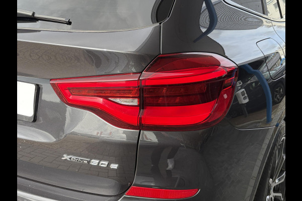 BMW X3 xDrive30e M Sport Plug-in Hybride | PHEV | Elek. Trekhaak | 20 inch | M pakket | Stoelverwarming | Shadowline Exterior | Adaptive Led verlichting | Hifi | Volledig digitaal instrumentenpaneel