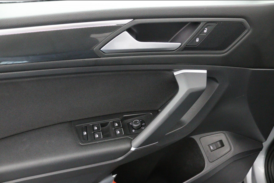 Volkswagen Tiguan Allspace 1.5 TSI R-LINE*AUTOM*PANO*NAVI*HAAK*CAM*CARPLAY