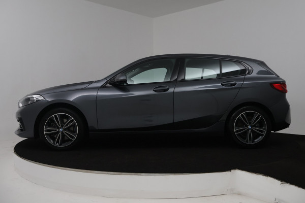 BMW 1-serie 118i High Executive Edition (NAVIGATIE, PARKEERSENSOREN, STOELVERWARMING, LEDER, SPORTSTOELEN, LED)