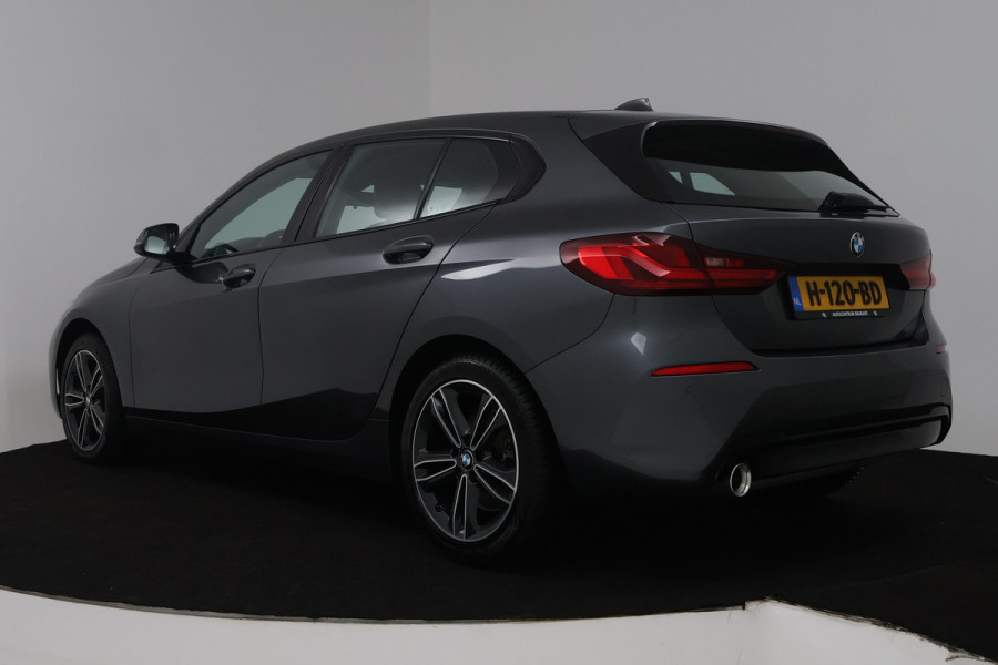 BMW 1-serie 118i High Executive Edition (NAVIGATIE, PARKEERSENSOREN, STOELVERWARMING, LEDER, SPORTSTOELEN, LED)