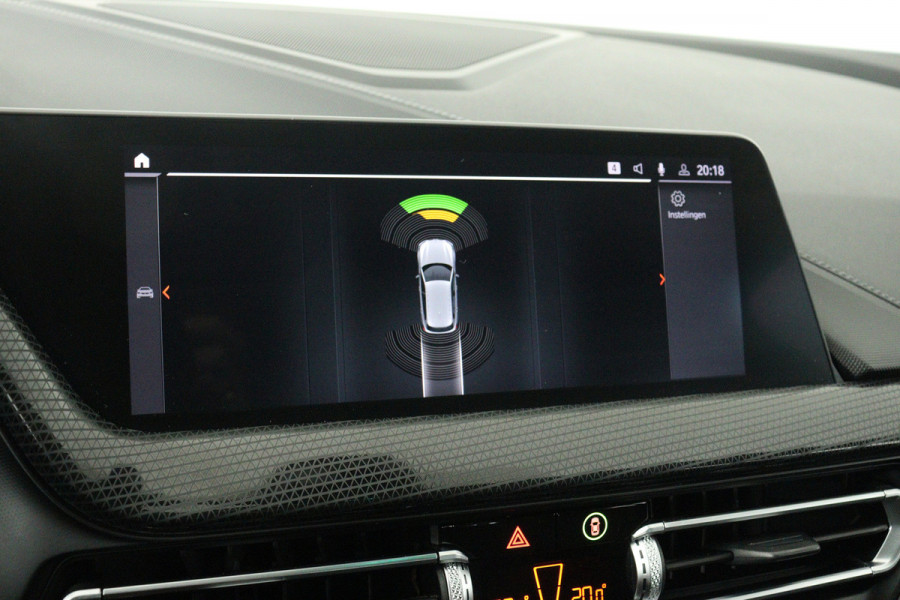BMW 1-serie 118i High Executive Edition (NAVIGATIE, PARKEERSENSOREN, STOELVERWARMING, LEDER, SPORTSTOELEN, LED)