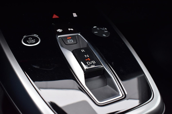 Audi Q4 e-tron 35 Launch edition Advanced 55 kWh | Matrix | Stoelverw. | 21" LM | CarPlay