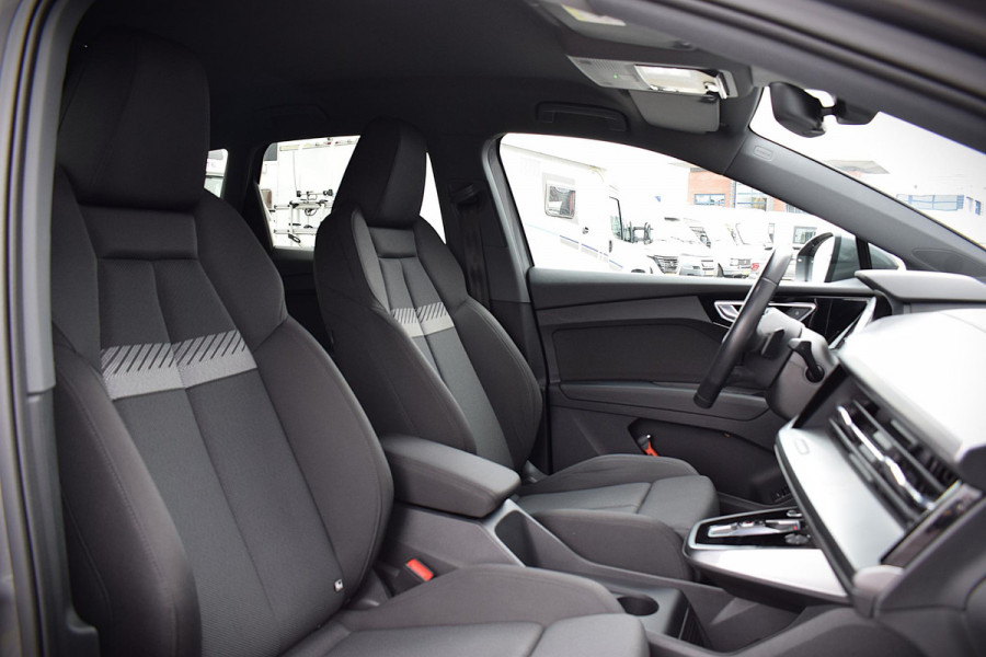 Audi Q4 e-tron 35 Launch edition Advanced 55 kWh | Matrix | Stoelverw. | 21" LM | CarPlay