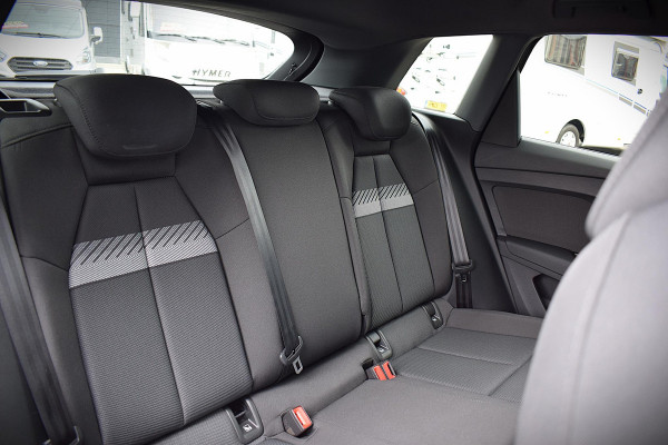 Audi Q4 e-tron 35 Launch edition Advanced 55 kWh | Matrix | Stoelverw. | 21" LM | CarPlay