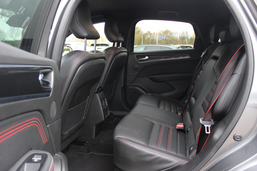 Renault Arkana 1.3 TCe 140 R.S. Line / Camera / Leder / 18'' / Bose / Keyless / Sfeerverlichting / Navigatie / Dodehoek / DAB / ACC / Stoelverwarming