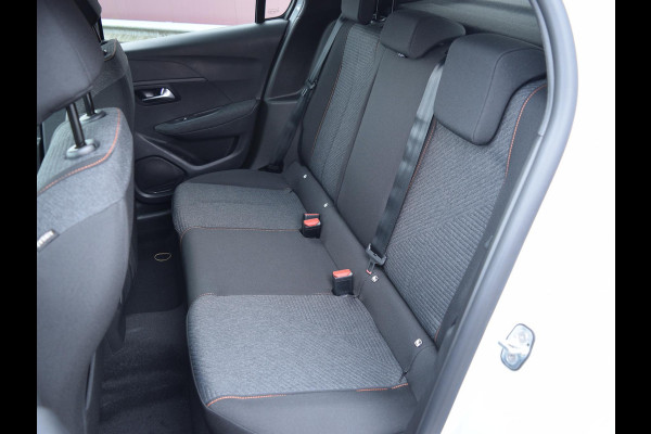 Peugeot 208 1.2 Hybrid 110 e-DCS6 Business PARKEERSENSOREN MET CAMERA | DONKER GETINT GLAS | AIRCO | DEMO