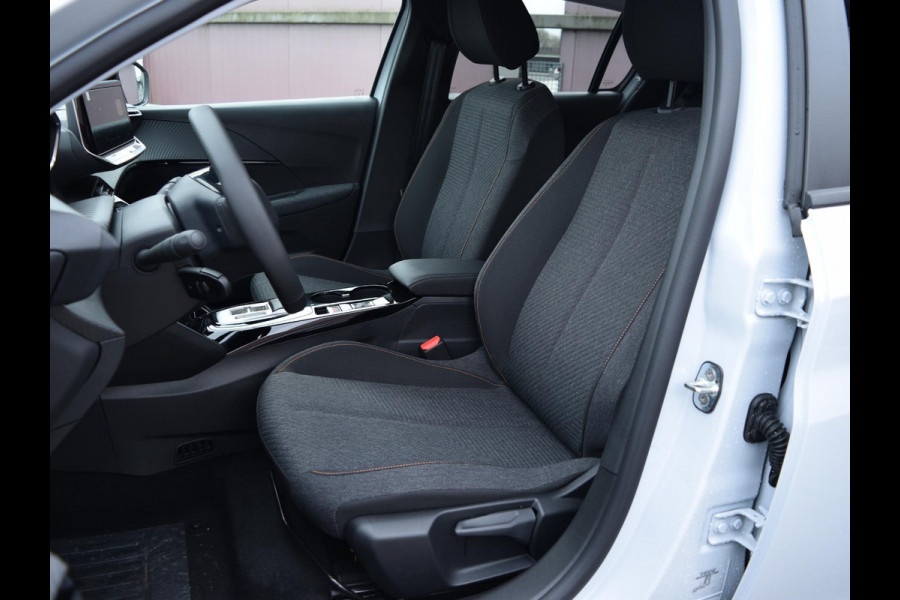 Peugeot 208 1.2 Hybrid 110 e-DCS6 Business PARKEERSENSOREN MET CAMERA | DONKER GETINT GLAS | AIRCO | DEMO