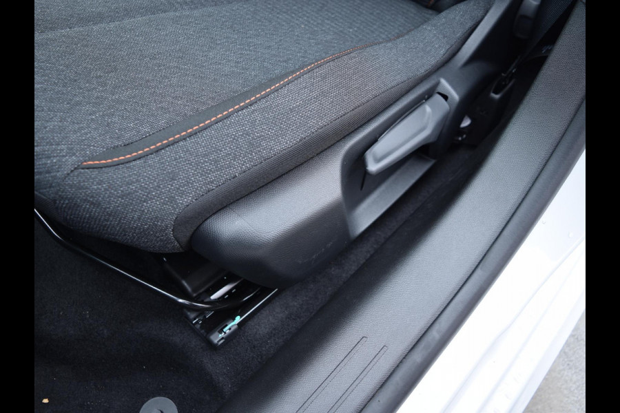 Peugeot 208 1.2 Hybrid 110 e-DCS6 Business PARKEERSENSOREN MET CAMERA | DONKER GETINT GLAS | AIRCO | DEMO