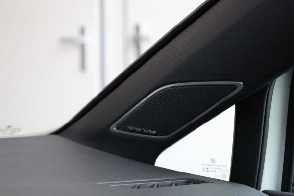 Volkswagen Golf 2.0 TSI R 4Motion 333+PK 20 Years Edition BTW/AKRAPOVIC/IQ/VIRTUAL/PANO/ALCANTARA+S.VERWARMING/ACC/12 MND GARANTIE