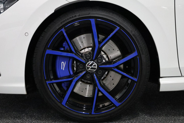 Volkswagen Golf 2.0 TSI R 4Motion 333+PK 20 Years Edition BTW/AKRAPOVIC/IQ/VIRTUAL/PANO/ALCANTARA+S.VERWARMING/ACC/12 MND GARANTIE