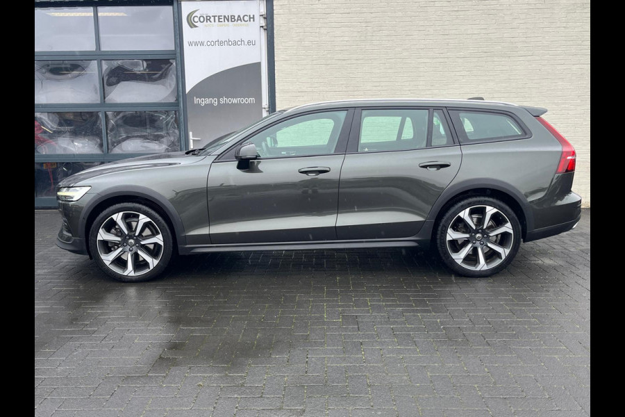 Volvo V60 Cross Country 2.0 T5 AWD Pro | Panorama dak | Adaptieve cruise | Zwenkbare trekhaak | Harman Kardon | 20 Inch | Memory |