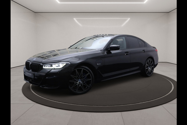 BMW 5 Serie 530e xDrive Business Edition Plus, Kuipstoelen, Schuifdak, Harman/Kardon Sound