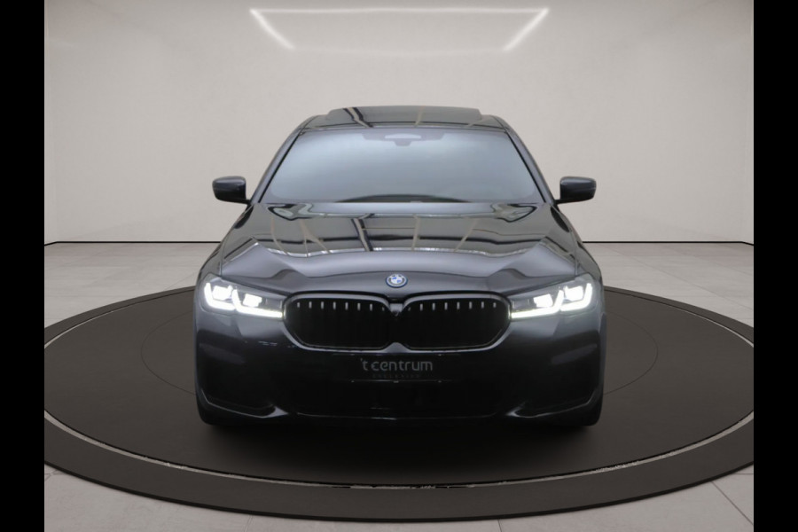 BMW 5 Serie 530e xDrive Business Edition Plus, Kuipstoelen, Schuifdak, Harman/Kardon Sound
