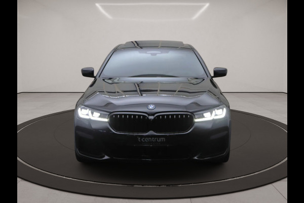 BMW 5 Serie 530e xDrive Business Edition Plus, Kuipstoelen, Schuifdak, Harman/Kardon Sound
