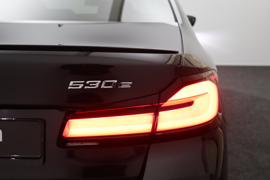 BMW 5 Serie 530e xDrive Business Edition Plus, Kuipstoelen, Schuifdak, Harman/Kardon Sound