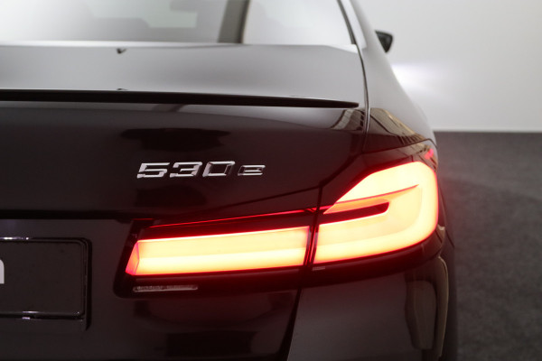 BMW 5 Serie 530e xDrive Business Edition Plus, Kuipstoelen, Schuifdak, Harman/Kardon Sound