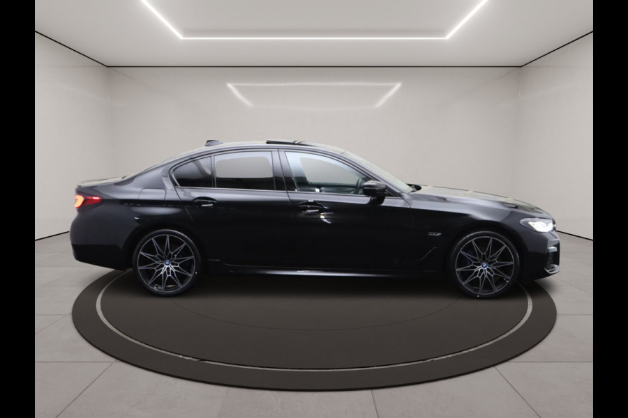 BMW 5 Serie 530e xDrive Business Edition Plus, Kuipstoelen, Schuifdak, Harman/Kardon Sound