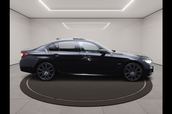 BMW 5 Serie 530e xDrive Business Edition Plus, Kuipstoelen, Schuifdak, Harman/Kardon Sound