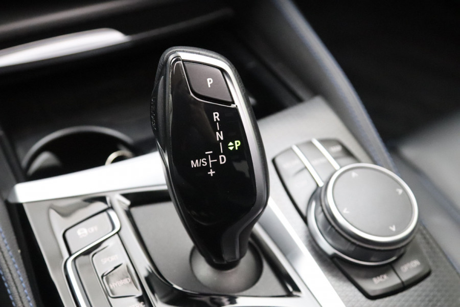 BMW 5 Serie 530e xDrive Business Edition Plus, Kuipstoelen, Schuifdak, Harman/Kardon Sound