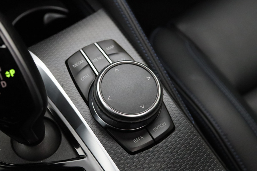 BMW 5 Serie 530e xDrive Business Edition Plus, Kuipstoelen, Schuifdak, Harman/Kardon Sound