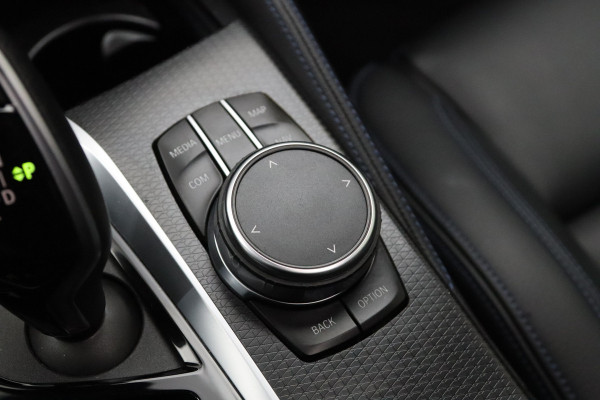 BMW 5 Serie 530e xDrive Business Edition Plus, Kuipstoelen, Schuifdak, Harman/Kardon Sound