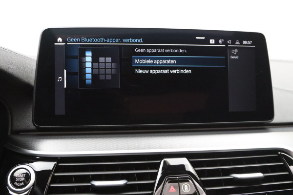 BMW 5 Serie 530e xDrive Business Edition Plus, Kuipstoelen, Schuifdak, Harman/Kardon Sound