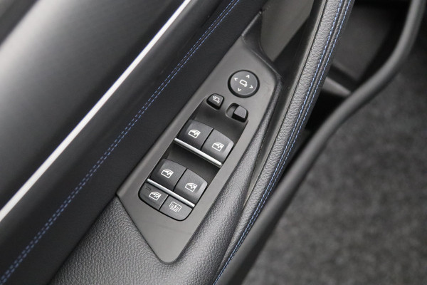 BMW 5 Serie 530e xDrive Business Edition Plus, Kuipstoelen, Schuifdak, Harman/Kardon Sound