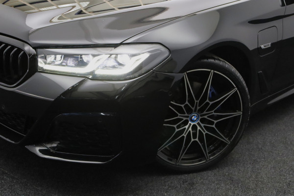 BMW 5 Serie 530e xDrive Business Edition Plus, Kuipstoelen, Schuifdak, Harman/Kardon Sound