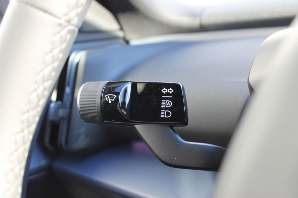 Volvo EX30 Single Motor Extended Range Plus 69 kWh Google Services / 19" lichtmetalen velgen / Parkeer sensoren voor en achter met parkeercamera achter / Adaptieve Cruise Control