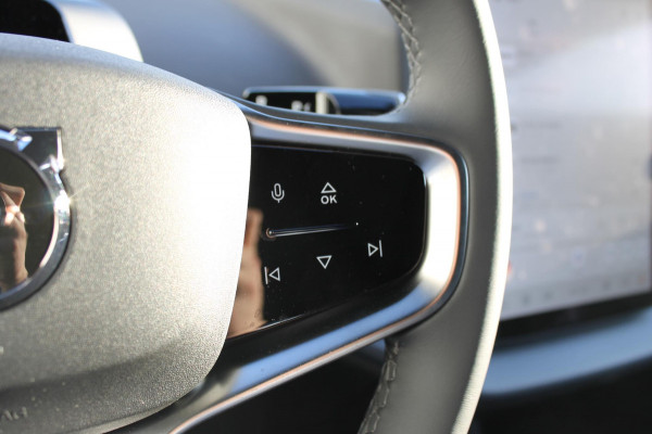 Volvo EX30 Single Motor Extended Range Plus 69 kWh Google Services / 19" lichtmetalen velgen / Parkeer sensoren voor en achter met parkeercamera achter / Adaptieve Cruise Control