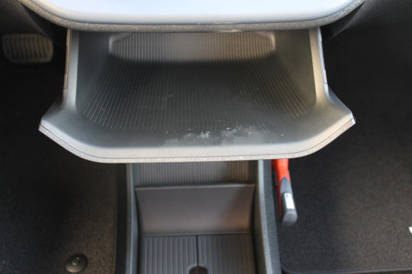 Volvo EX30 Single Motor Extended Range Plus 69 kWh Google Services / 19" lichtmetalen velgen / Parkeer sensoren voor en achter met parkeercamera achter / Adaptieve Cruise Control