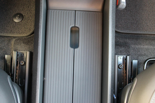 Volvo EX30 Single Motor Extended Range Plus 69 kWh Google Services / 19" lichtmetalen velgen / Parkeer sensoren voor en achter met parkeercamera achter / Adaptieve Cruise Control