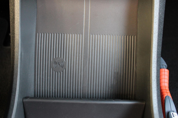 Volvo EX30 Single Motor Extended Range Plus 69 kWh Google Services / 19" lichtmetalen velgen / Parkeer sensoren voor en achter met parkeercamera achter / Adaptieve Cruise Control