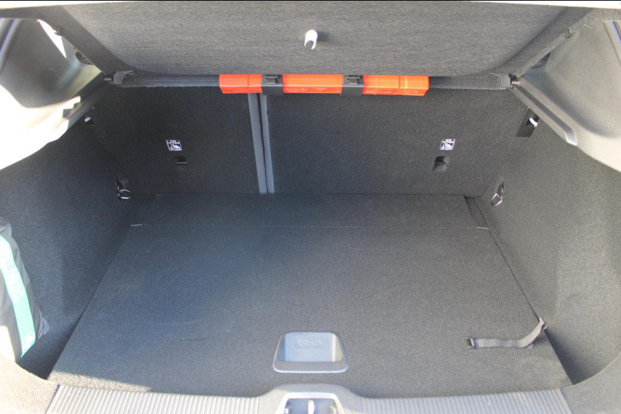 Volvo EX30 Single Motor Extended Range Plus 69 kWh Google Services / 19" lichtmetalen velgen / Parkeer sensoren voor en achter met parkeercamera achter / Adaptieve Cruise Control