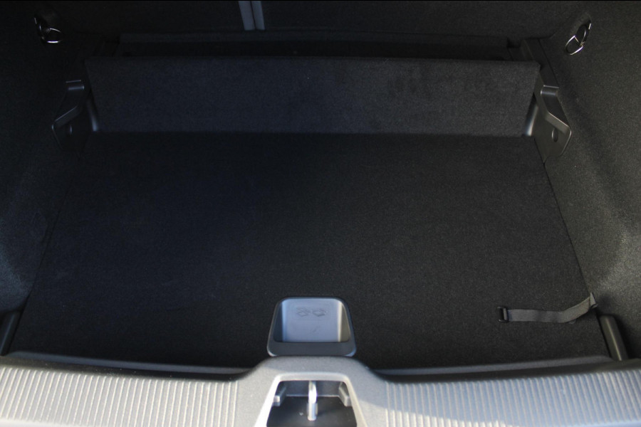 Volvo EX30 Single Motor Extended Range Plus 69 kWh Google Services / 19" lichtmetalen velgen / Parkeer sensoren voor en achter met parkeercamera achter / Adaptieve Cruise Control