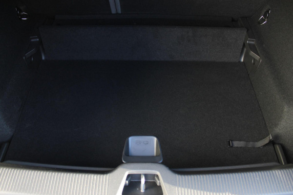 Volvo EX30 Single Motor Extended Range Plus 69 kWh Google Services / 19" lichtmetalen velgen / Parkeer sensoren voor en achter met parkeercamera achter / Adaptieve Cruise Control