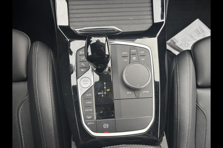 BMW X3 xDrive30e M Sport |SCI | Bellen voor bezichtiging  | Plug-in Hybride | incl. BMW Service Inclusive (5 jaar/100.000 km) | M pakket | Harman Kardon | Sportstoelen | Elektrische stoelen met geheugenfunctie | 360 graden camera | Stoelverwarming | Keyless | Elektrische achterklep | Adaptive Led | High-beam Headlights Control | Head Up Display | Adaptief demping systeem