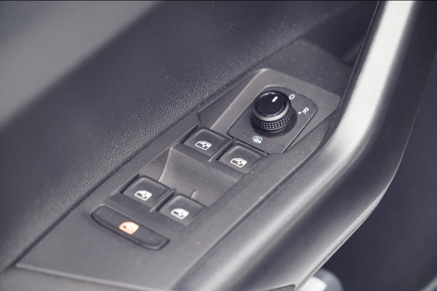 Volkswagen Polo 1.0 TSI R-Line Edition / 38dkm NAP / Facelift / Navi / Adaptieve Cruise / Automaat / NL-Auto