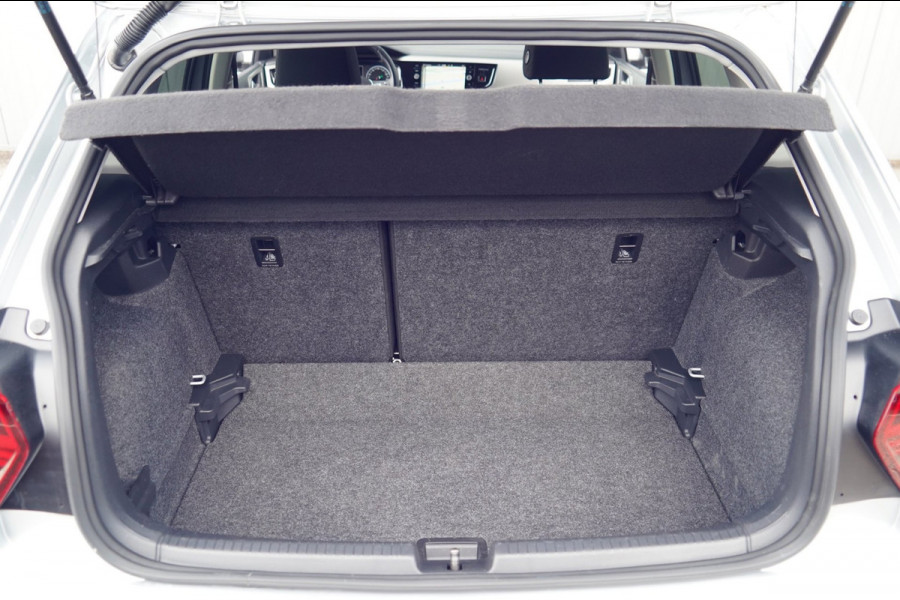 Volkswagen Polo 1.0 TSI R-Line Edition / 38dkm NAP / Facelift / Navi / Adaptieve Cruise / Automaat / NL-Auto