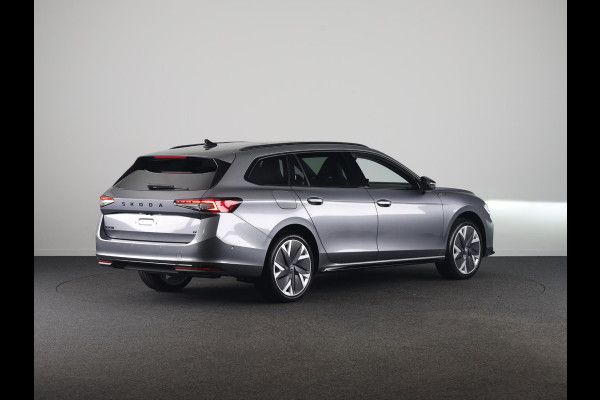 Škoda Superb Combi Sportline Business PHEV 1.5 TSI 204 pk 6 versn. DSG | Panoramadak, elektrisch bedienbaar | Trekhaak, wegklapbaar | Travel Assist Plus Sportline | Dynamic Chassis Control Pakket | CANTON Soundsystem | Lichtmetalen velgen 19 inch Aniara Aero zilver