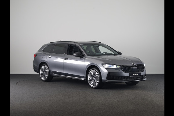 Škoda Superb Combi Sportline Business PHEV 1.5 TSI 204 pk 6 versn. DSG | Panoramadak, elektrisch bedienbaar | Trekhaak, wegklapbaar | Travel Assist Plus Sportline | Dynamic Chassis Control Pakket | CANTON Soundsystem | Lichtmetalen velgen 19 inch Aniara Aero zilver